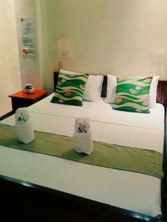Relucio Traveller'S Pension El Nido Esterno foto